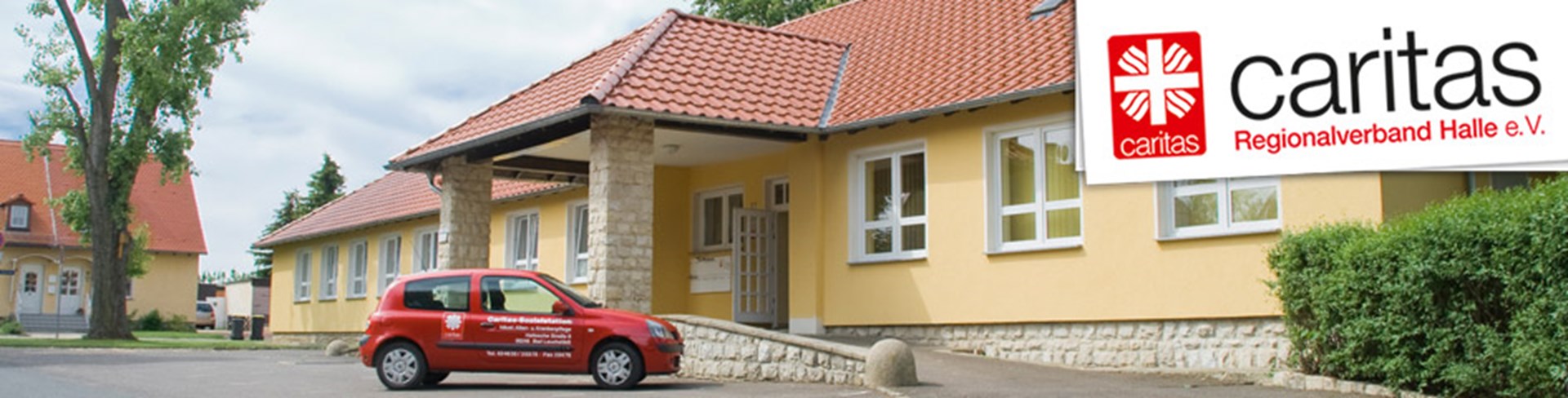 Ansicht des langgezogenen ehemaligen Landambulatoriums von vorn